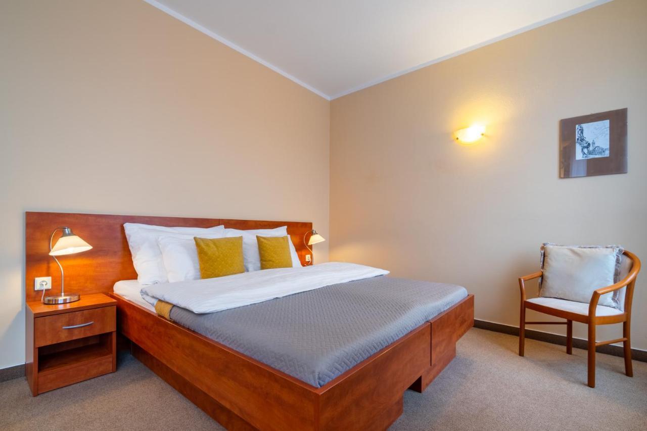 Hotel U Vlasskeho Dvora Кутна-Гора Экстерьер фото